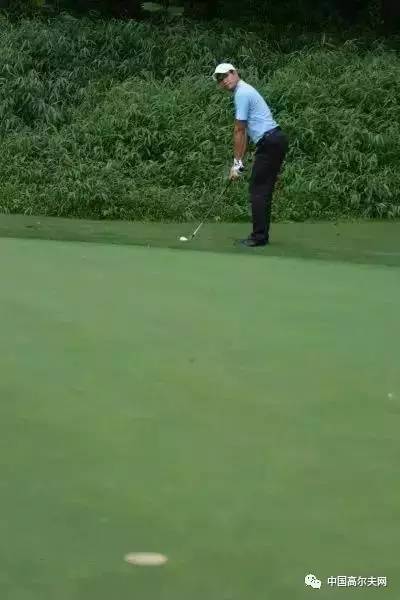 1分钟教你正确的高尔夫姿势,高尔夫的十个小技巧