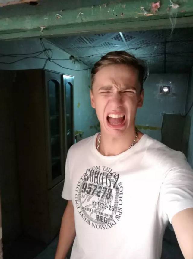 外国小鲜肉只花400元竟然租到了北京二环的房子,然而刚拿到房子的瞬间却差点哭了出来