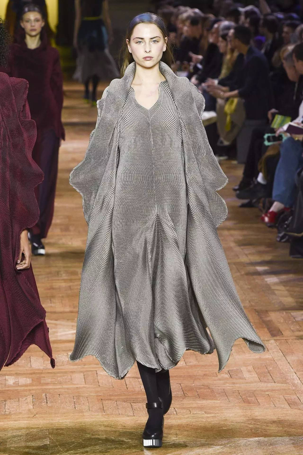 2019巴黎时装周henry专访,日本时装周sacai2018