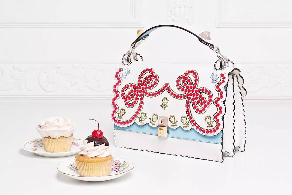 喂，警察叔叔｜这个晒包狂魔的FENDI比FENDI工厂还多