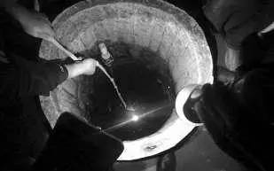 吸毒送外卖,断腿还裸贷……知乎1人分饰244角答题被封