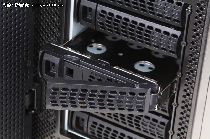 中小企业先看！NETGEARReadyNAS526X评测