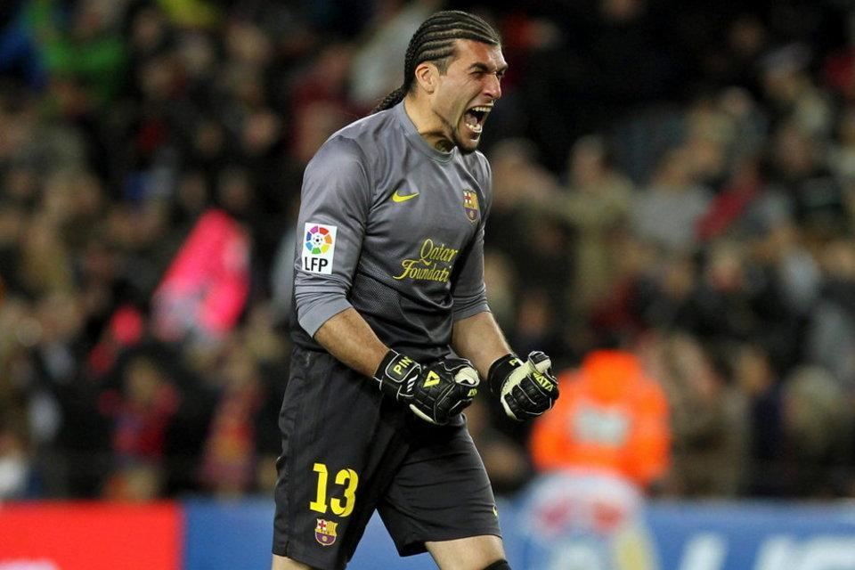 他在巴萨踢到39岁，曾用口哨吹停对手进攻，如今成了音乐人