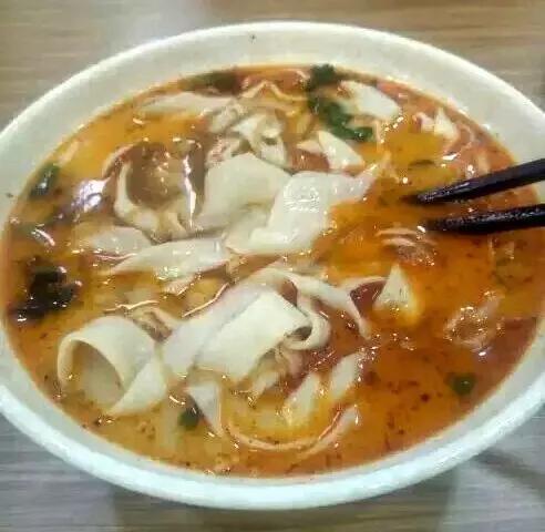 广州人均几十元吃到扶墙走的火锅,人均不到20就能吃撑的老店铺