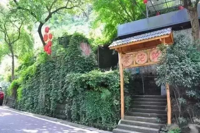 自从踏上重庆地铁2号线，减肥之路越来越远，美食吃得停不下来~