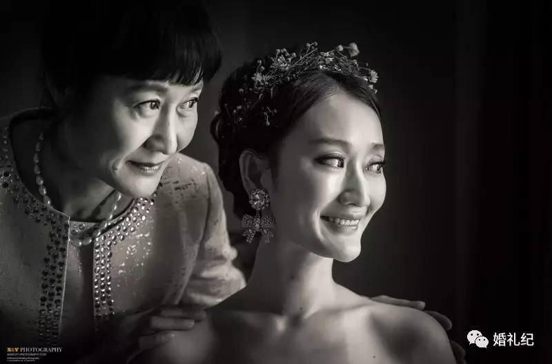 刘诗诗礼服陈妍希礼服,陈妍希陈晓婚礼母亲致辞