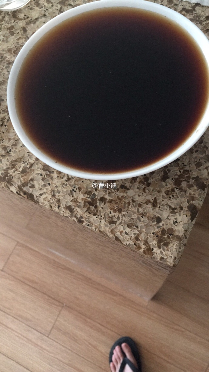 村子修路发现恐龙化石,老人挖出恐龙蛋化石