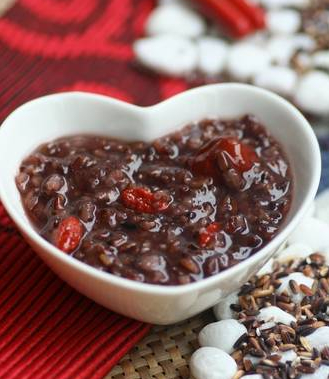 红米的营养及煮法,养生食材黑米红米的功效与作用