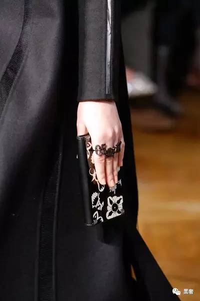 valentino2021秋冬时尚系列,valentino秋冬系列