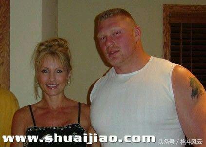 卢瑟夫和米兹拉娜,wwe拉娜跪地向卢瑟夫认错