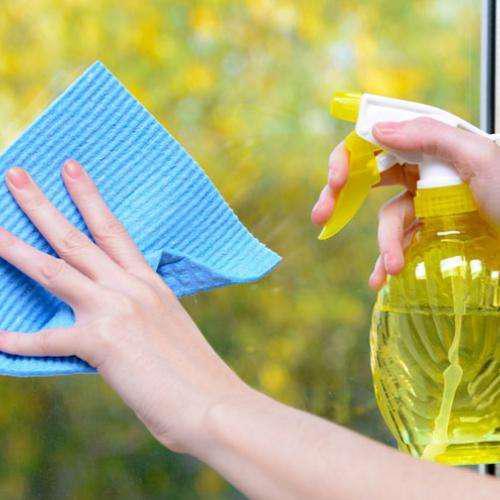 浴室镜灰尘怎么清理,浴室镜有霉点怎么办