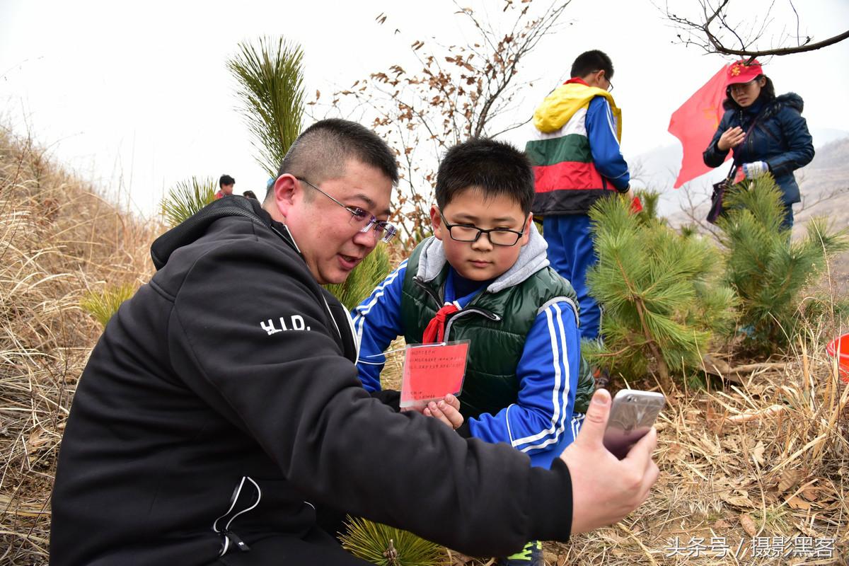 义务植树与创建森林城市,共建文明城市小学生