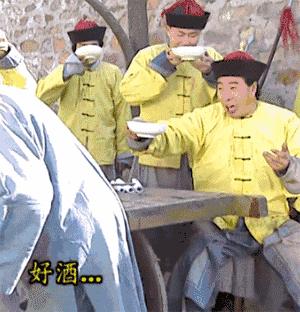 十条笑话:老师从后门窜进来,对我说了句;没收!