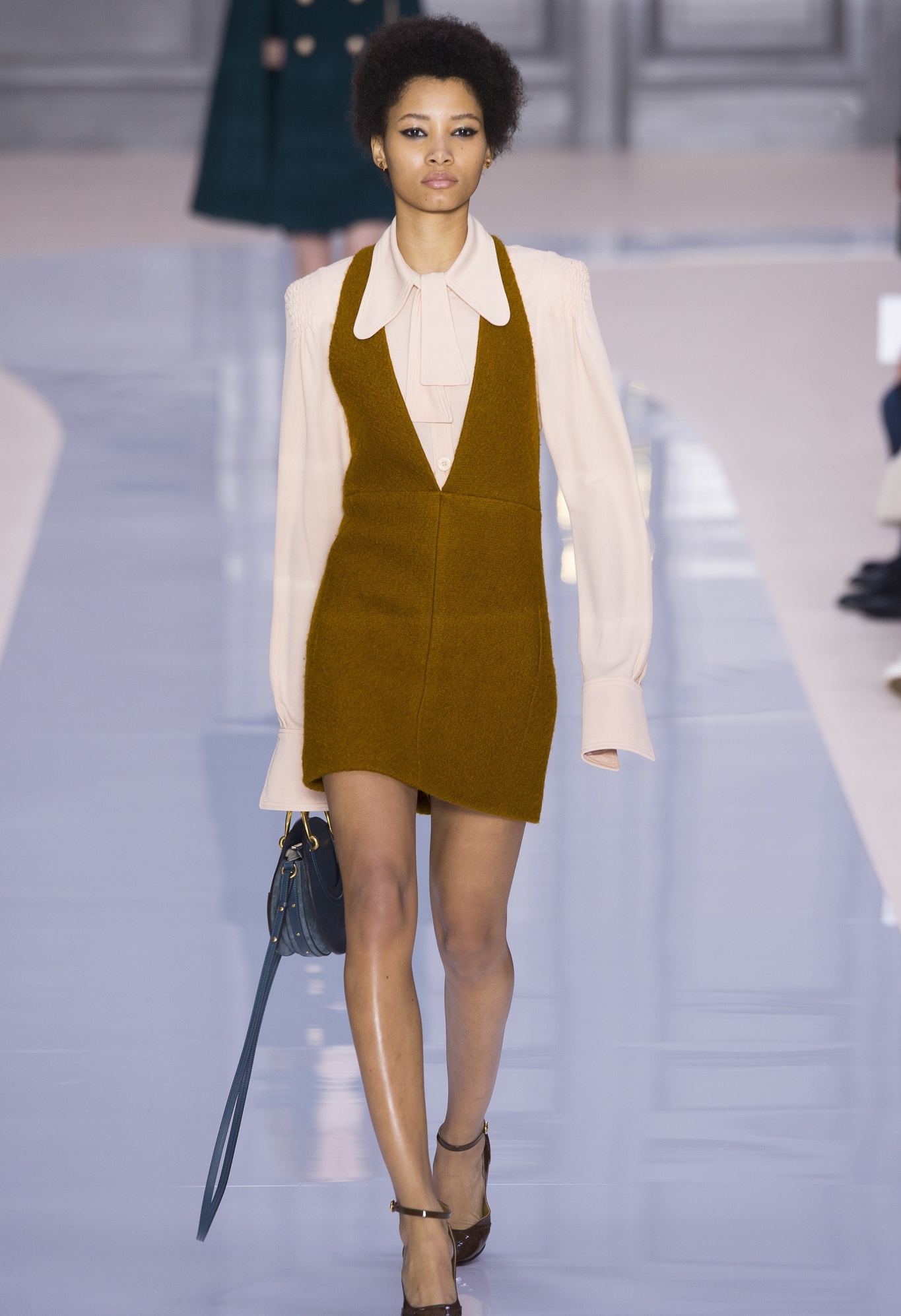 chloe最新秀,2023年chloe秋冬服装走秀