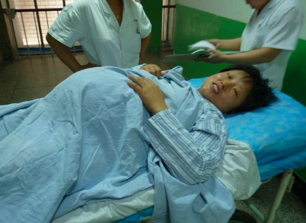 妻子进产房老公在外忍不住哭,老公进过产房后有心理阴影