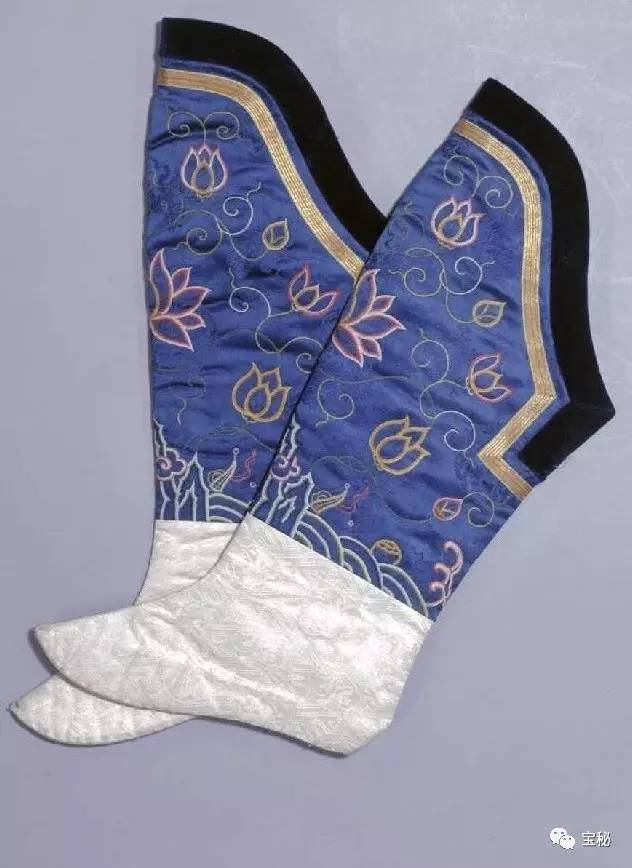 慈禧让太监苦不堪言,太监给慈禧穿袜子