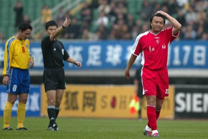 他被称为国足许文强，曾为兄弟挡17刀，退役后成房地产老板