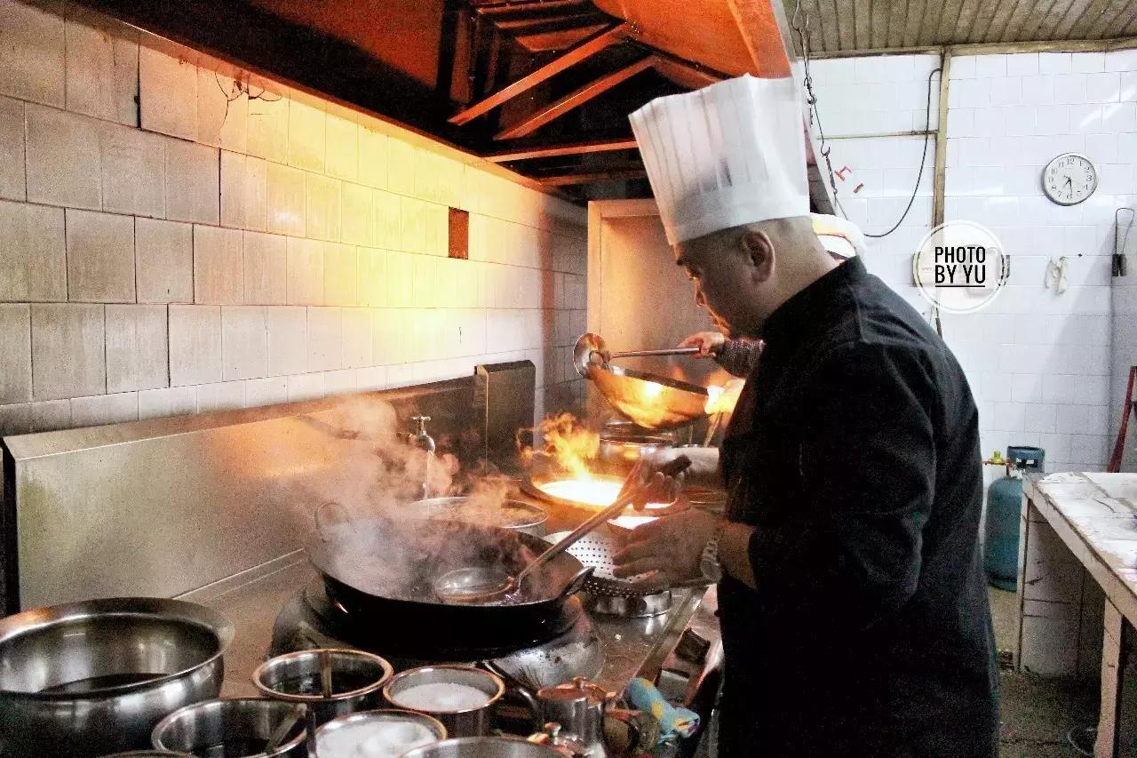 就是这个“肥坚”，十七年的默默坚守，用手工邕菜安慰老南宁的魂