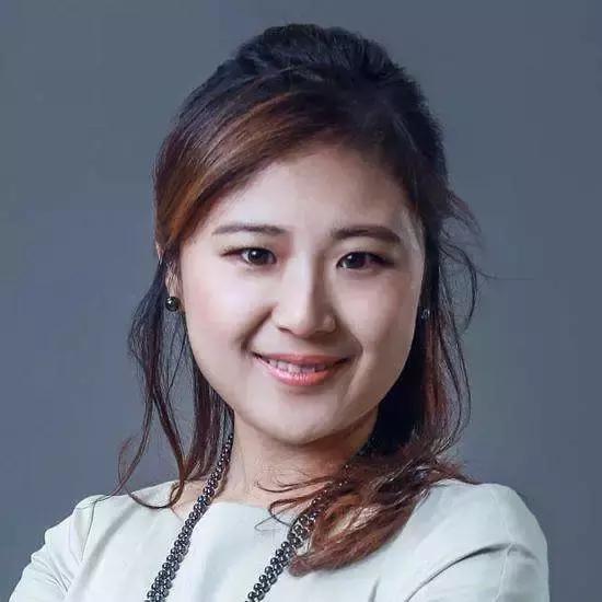 女司机高速变道超车160迈,女司机连续变道超车倒车