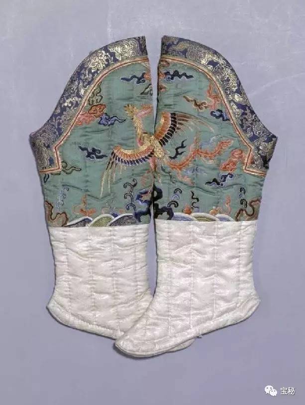 清朝慈禧穿的袜子,太监给慈禧穿袜子