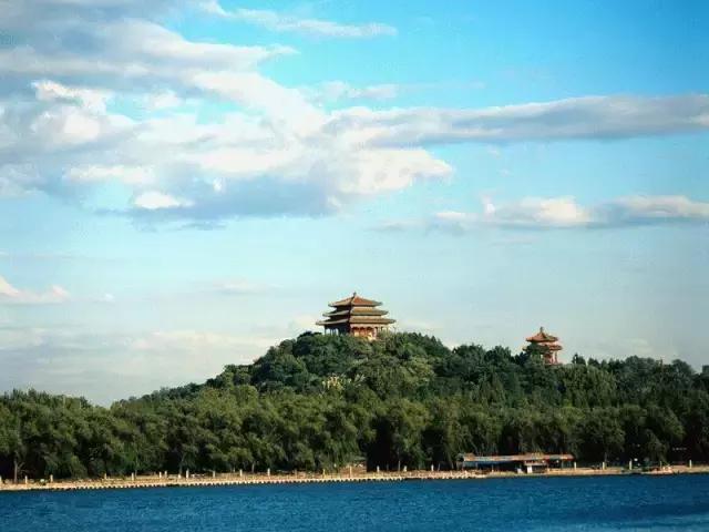 一次不回家的旅行,一次不出门的旅行