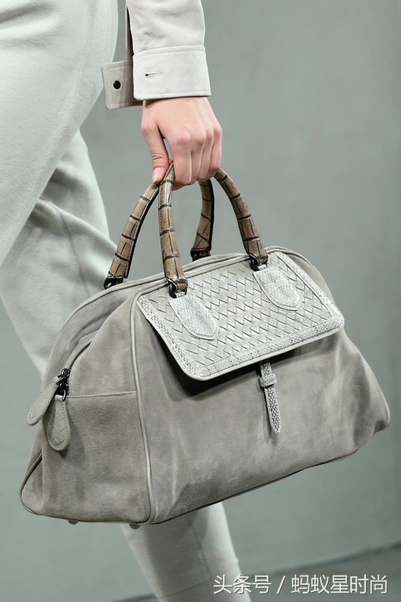 大象灰色的手袋其实很高级