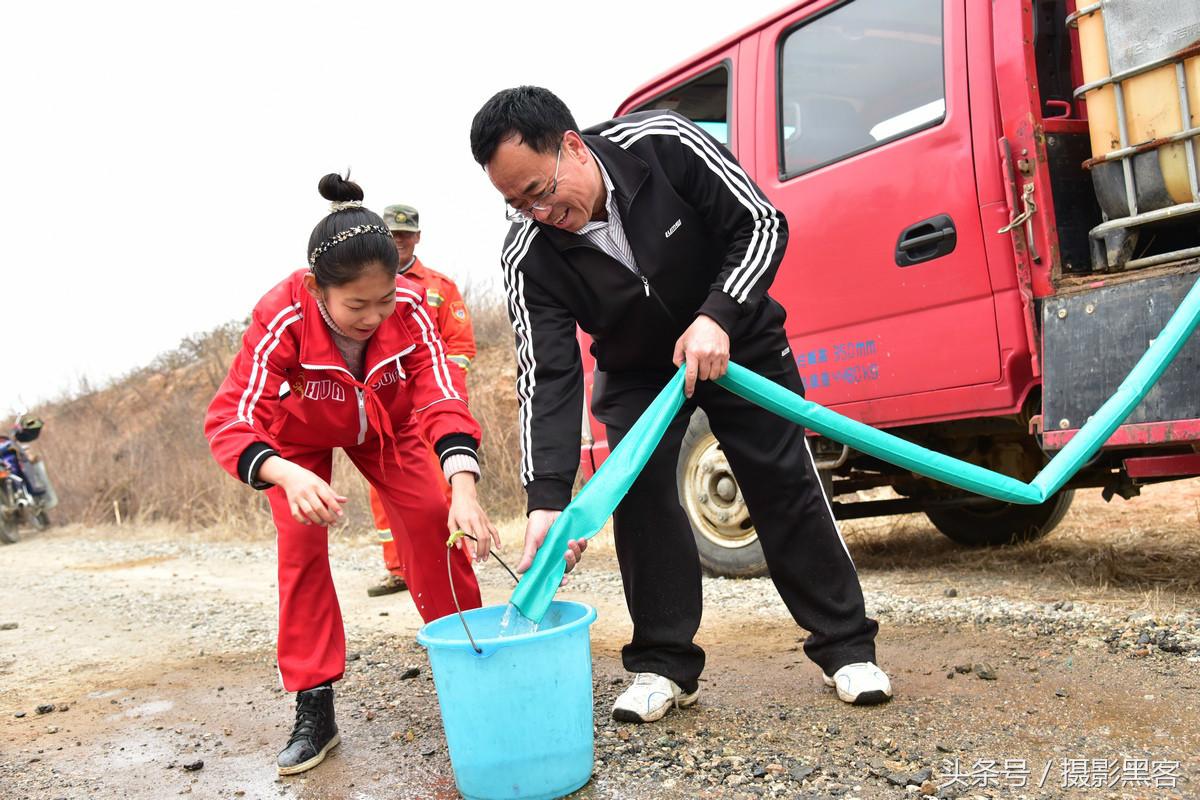 义务植树与创建森林城市,共建文明城市小学生