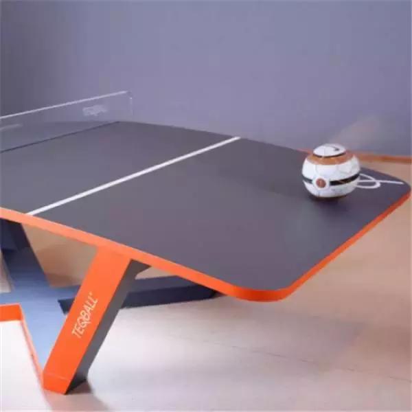 小朋友把手放下去捡玩具,小朋友把手放玩具