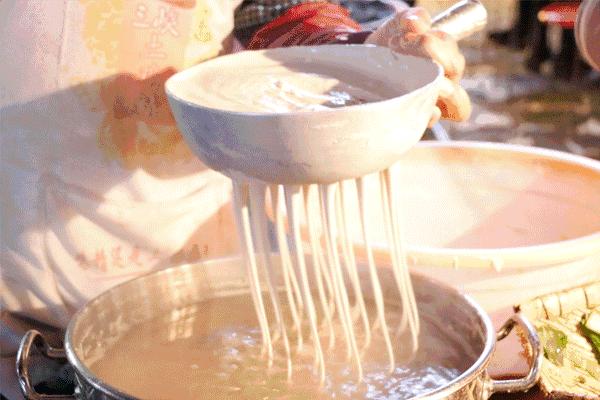 每一个与鱼化寨国际有染的人，都曾对这个小香港有难以言表的热忱