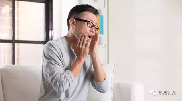 嘴巴溃疡吃什么食物最好,嘴巴里长溃疡可以吃什么