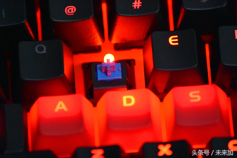 弹指跳动清脆音符，拓荒者MEKAPRO机械键盘青轴版评测