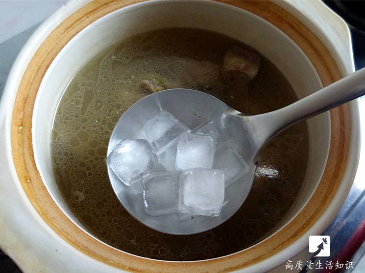 鸡汤炖好后浮油太多咋办,鸡汤去油效果最好的方法