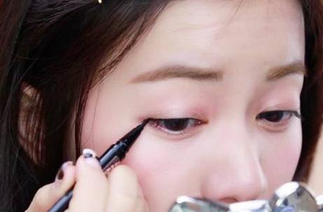 很离谱但是效果显著的眼线,不明显但是可以变好看的眼线