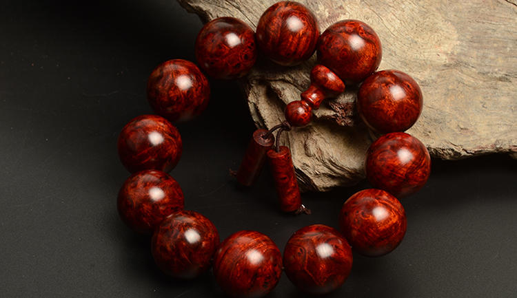 男生戴108小叶紫檀手串,小叶紫檀不能戴手上吗