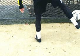 足球基本功端球加胸部停球,足球脚底接反弹球停球技术