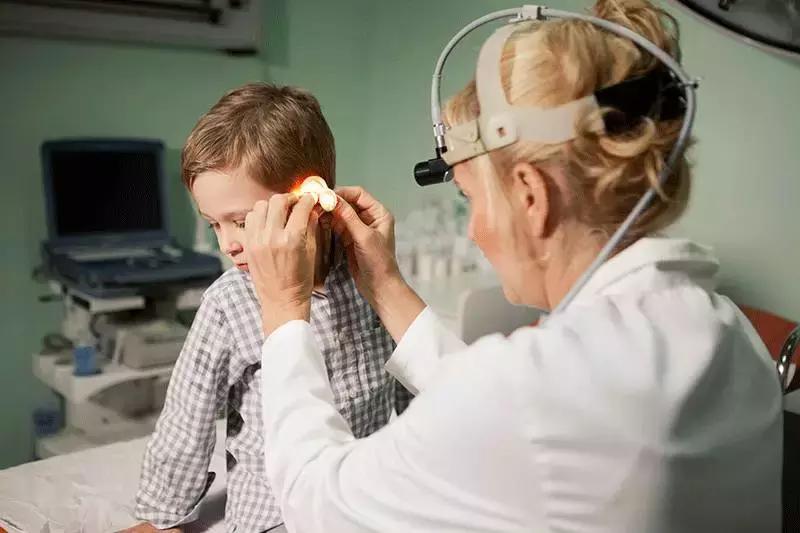 耳朵痛长期痛会导致怎么样,耳朵痛醒是怎么回事