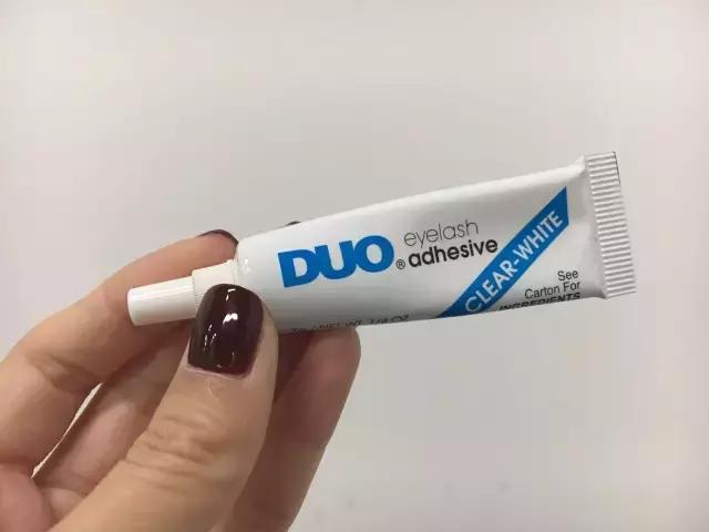 怎么样贴假睫毛才是正确的,贴假睫毛原来如此简单