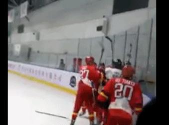 韩国人擂台上叫嚣三秒钟后被ko,韩国犯规被ko