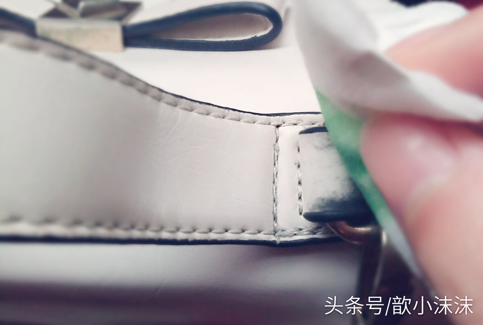 包包氧化发黄了怎么办,白色包包发黄怎样能恢复原样