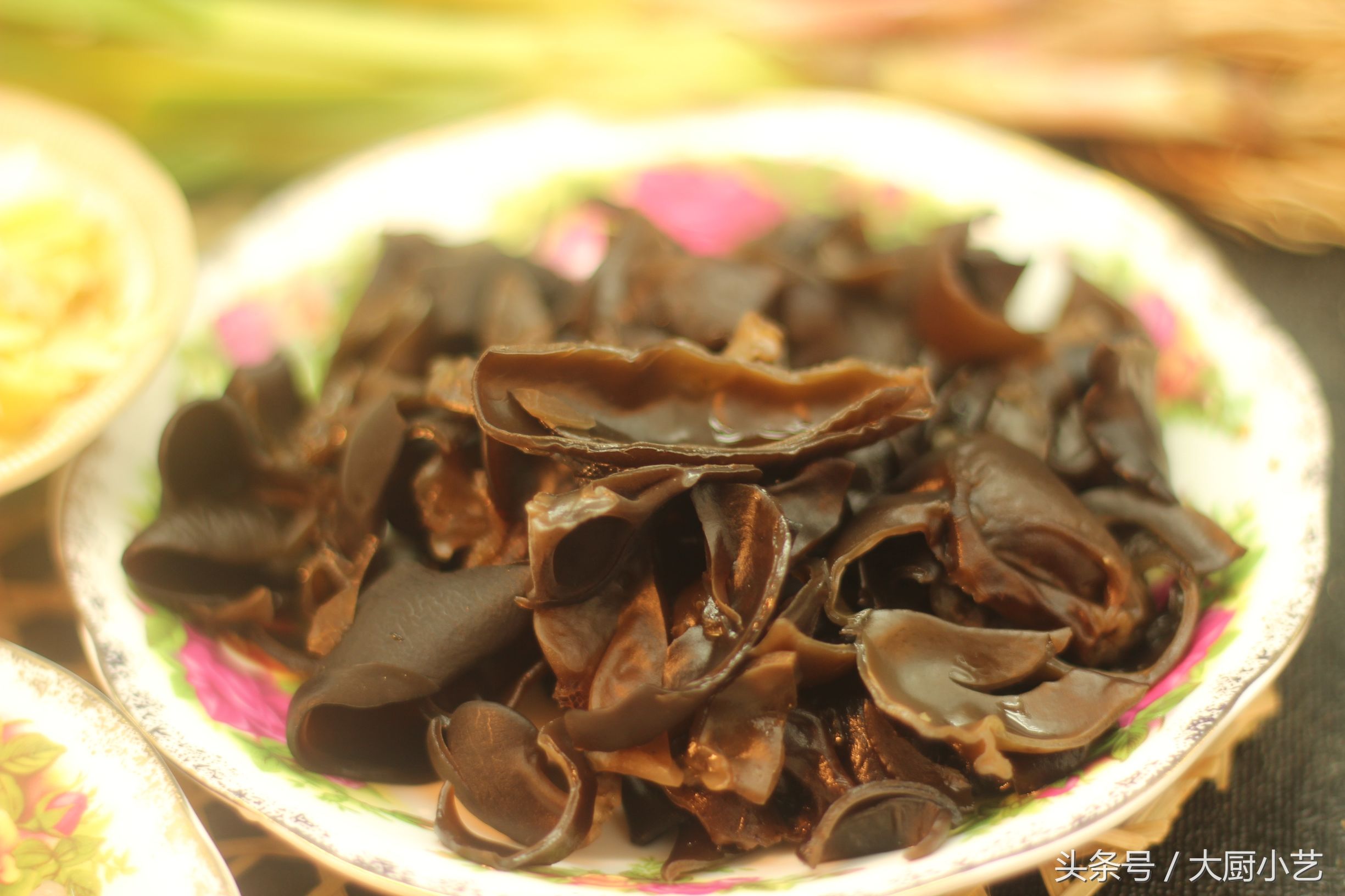 人老了长老年斑跟白斑,人老了长老年斑是什么原因