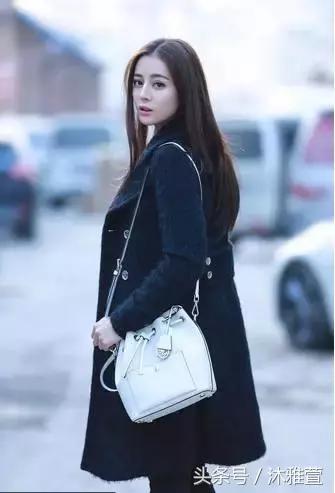 16日时尚热点：安以轩穿adidas出嫁刘雯踩回力逛街明星的鞋很便宜