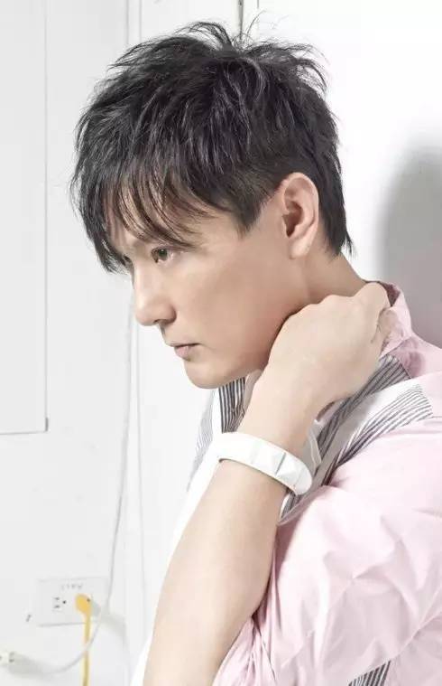 张信哲昔日的情歌王子,张信哲的歌承载着多少青春回忆