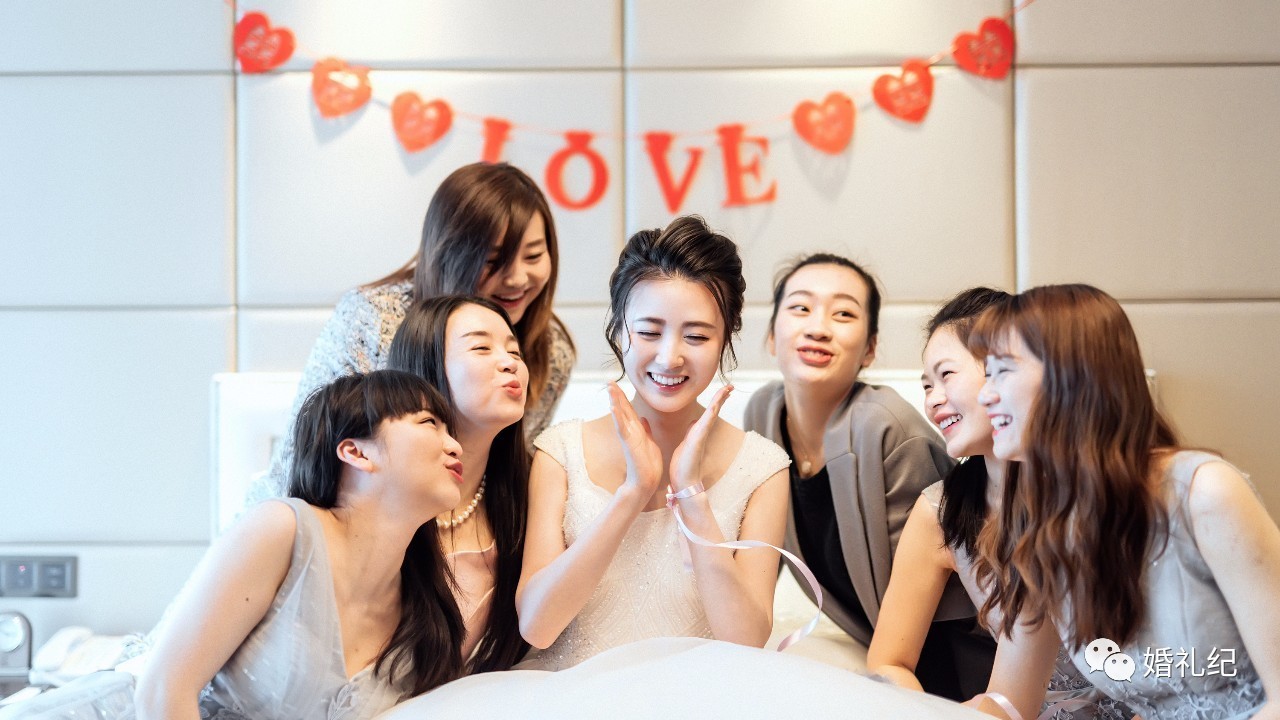 怎样布置婚房高雅又简单,婚房怎么布置不显土气又上档次