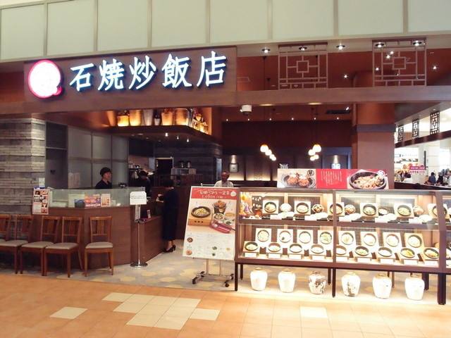 大学生摆摊买卖小吃最赚钱,大学生摆摊卖炒饭攻略