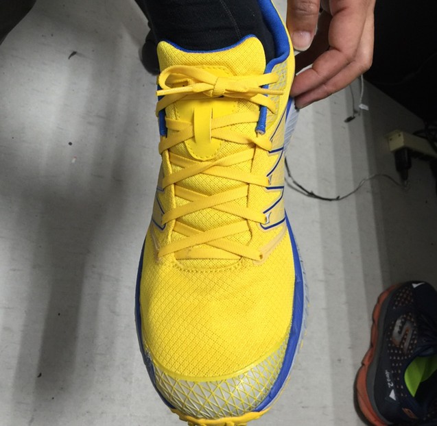 跑步时鞋带怎么系不容易开,如何防止跑步时黑脚趾