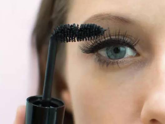 为啥现在化妆很少用睫毛膏了,化妆这么多年竟然都错了
