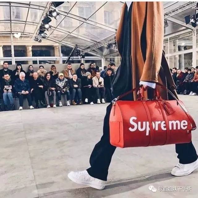 上班族福利:耿直姐妹三分钟带你逛完宇宙中心——三里屯