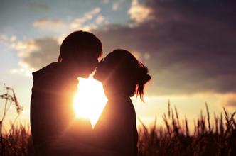 存钱罐硬币满了可以倒出来使用吗,当存钱罐存满了砸开