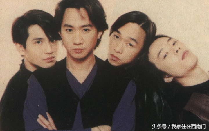 戴上耳机静静聆听放松心情,戴上耳机静静聆听深夜音乐