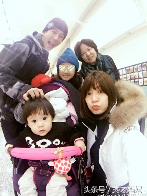 贾静雯女儿咘咘出生的视频,贾静雯三胎都是顺产吗